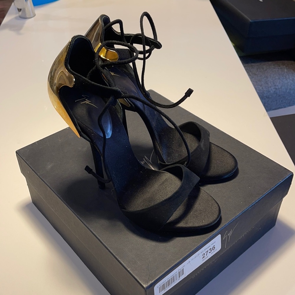 Giusseppe Zanotti “Felicia” Pumps